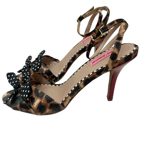 Betsey Johnson Sweetie Leopard Stiletto Heels Sandals 10 Bows Pinup Retro Twee - Picture 1 of 10